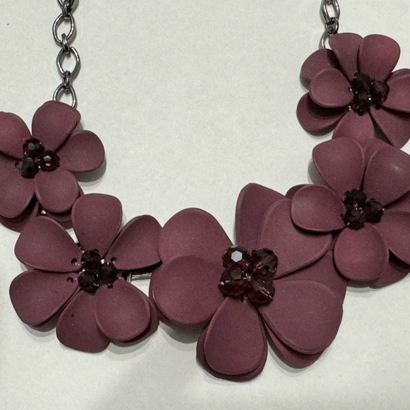 Chunky Purple Flower Necklace - Picture 3 of 3